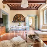 Ginny’s house- Borgo la croce luxury apartment